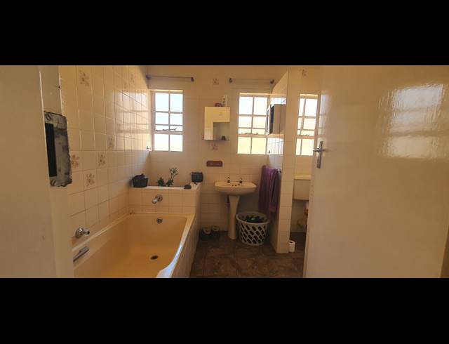 3 BEDROOM HOUSE FOR SALE IN BERGSIG